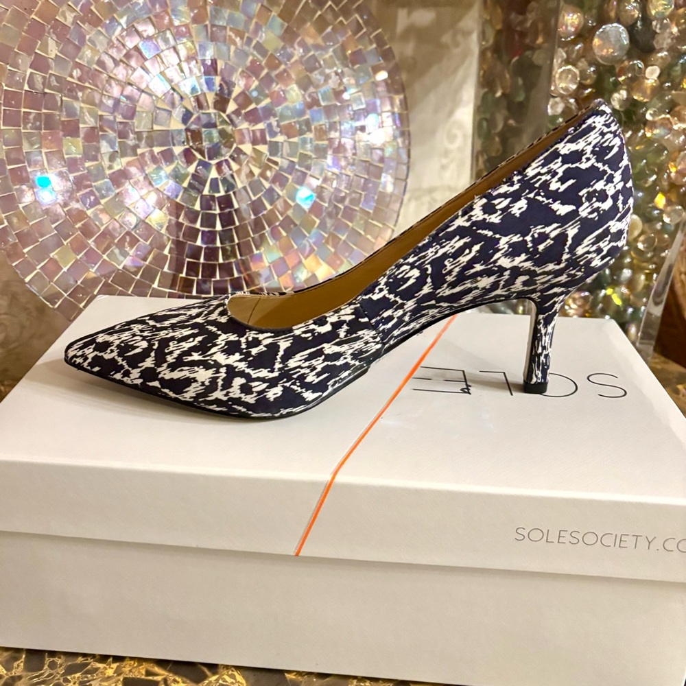 Sole Society ~ So France ~ Sz 7M; Navy 03 ~ Arada Fabric ~ New in Original Box